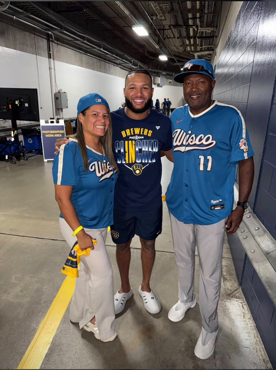 SophiaMinnaert's tweet photo. Jackson Chourio’s parents, Jackson and Angely, came from Venezuela to see him play in the NLDS. 

Game 1: Game-tying home run 
Game 2: Walk-off single 

Yes, they’re in San Diego for Game 3. https://t.co/AVa23S8RMk