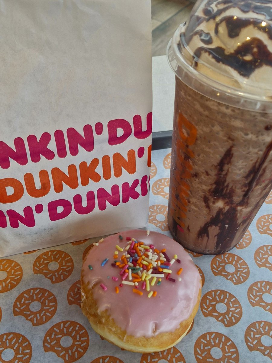 Jujubanew's tweet photo. ¡Donut Day en Dunkin! Compra tu bebida favorita y recibe una dona gratis. Yo ya fui al de Interplaza Xela. https://t.co/weDzyk1wnx