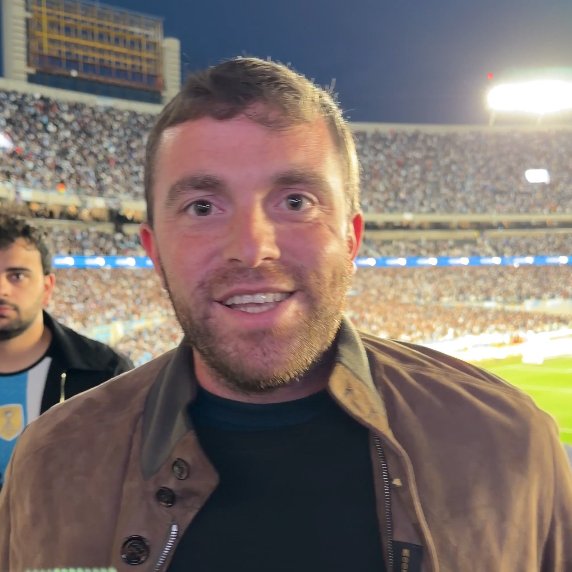 TouchlineX's tweet photo. 🚨 𝗡𝗘𝗪: Journalist Fabrizio Romano is in attendance at El Monumental for Leo Messi's last game with Argentina! https://t.co/BvQGbwx5fp
