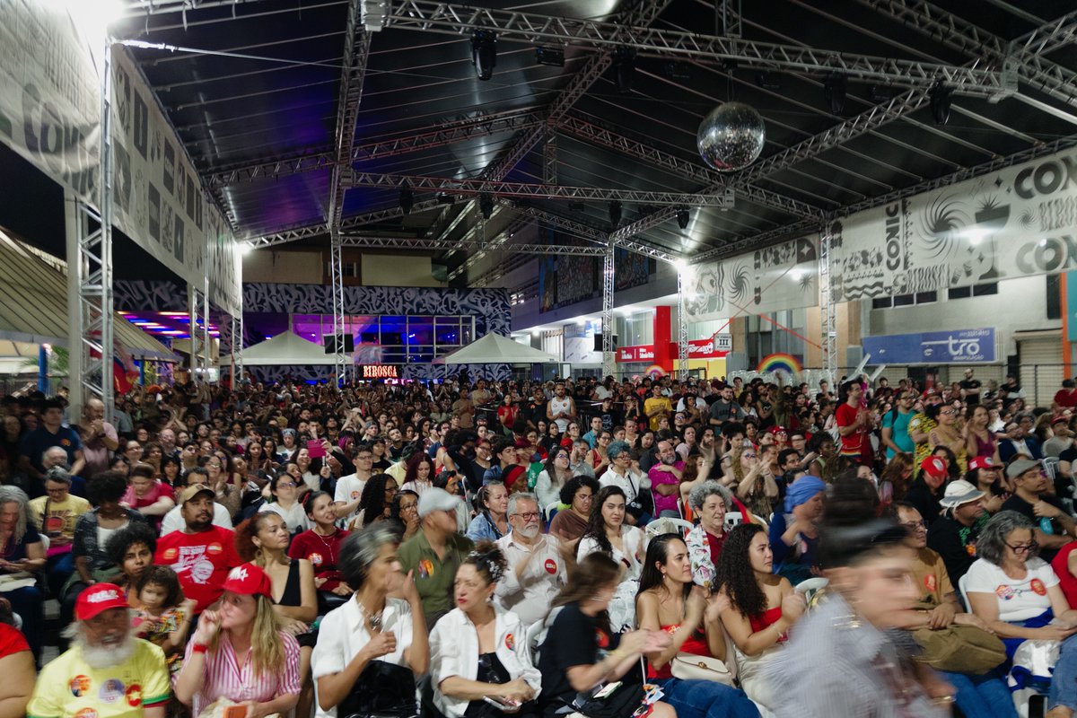 fabiofelixdf's tweet photo. Brasília já começou a se organizar pra fortalecer a campanha do 2° turno e ocupar todas as RAs do DF pela reeleição de Lula e eleição de @leandrograss ao governo 💪🏾

📍 Birosca do Conic https://t.co/v0c0xgxb72