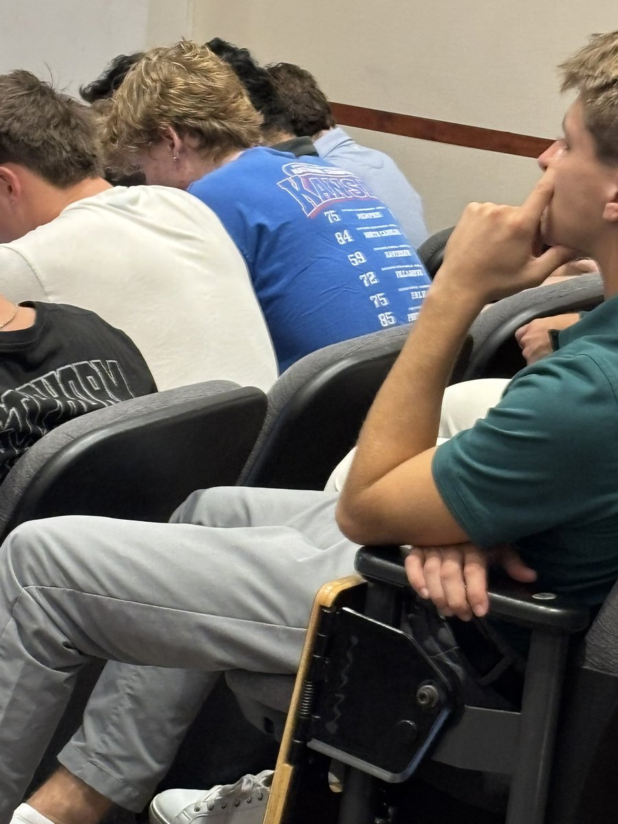DonFarout's tweet photo. This kid fucking sucks #ifyoulikethemsomuchgothere https://t.co/3dzMKB8jGm