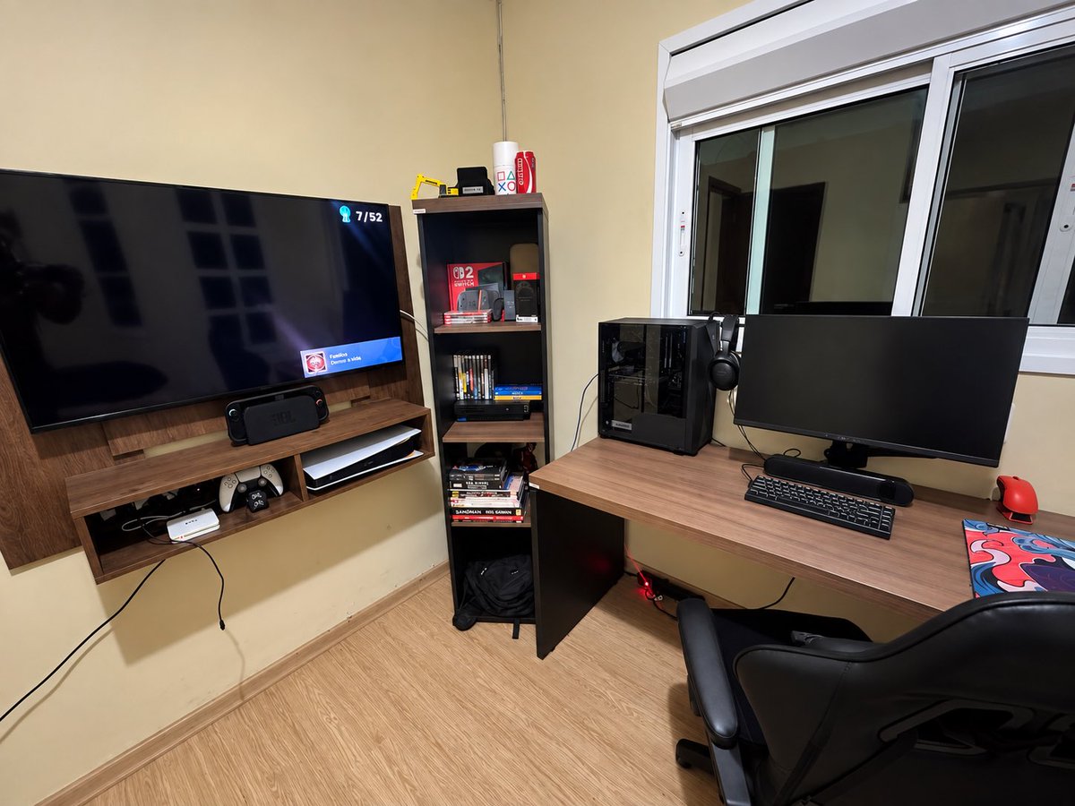 OLIV4IRA77's tweet photo. Setup está pegando forma 😮‍💨 agora é comprar um controle para o pc para jogar um gears. 

Alguém tem recomendação de um controle bom para pc? https://t.co/WVCkraVOeS