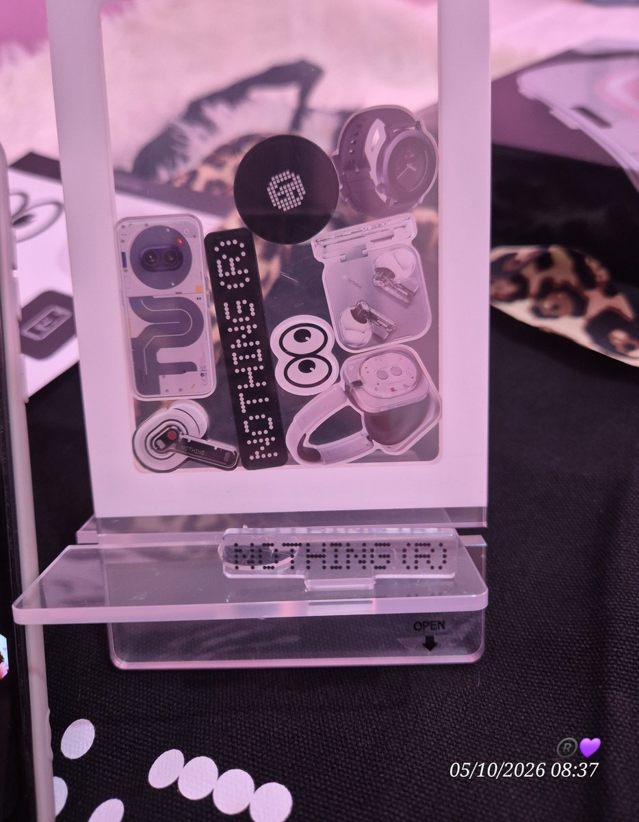 Reyahkim's tweet photo. Flexing my #freebies 🩷 during the BA media launch last week!! 

Phone holder, lanyards, stickers, tote bag!!! You are @nothing but generous! 💜 thank u so much!!!

NOTHING GLOBAL AMBASSADOR V
TAEHYUNG FOR NOTHING
#TAEHYUNGxNOTHING
#VxNOTHING https://t.co/McK53tKk7k