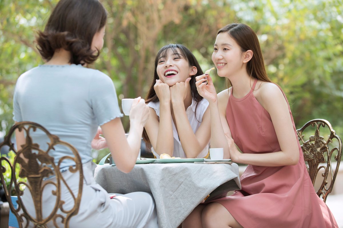 SignalTomevvum's tweet photo. Shoutout to my cool pal 剖孔敦妹 who’s been relaxing with her girls lately, such a chill vibe! https://t.co/3ldsUw5gvW