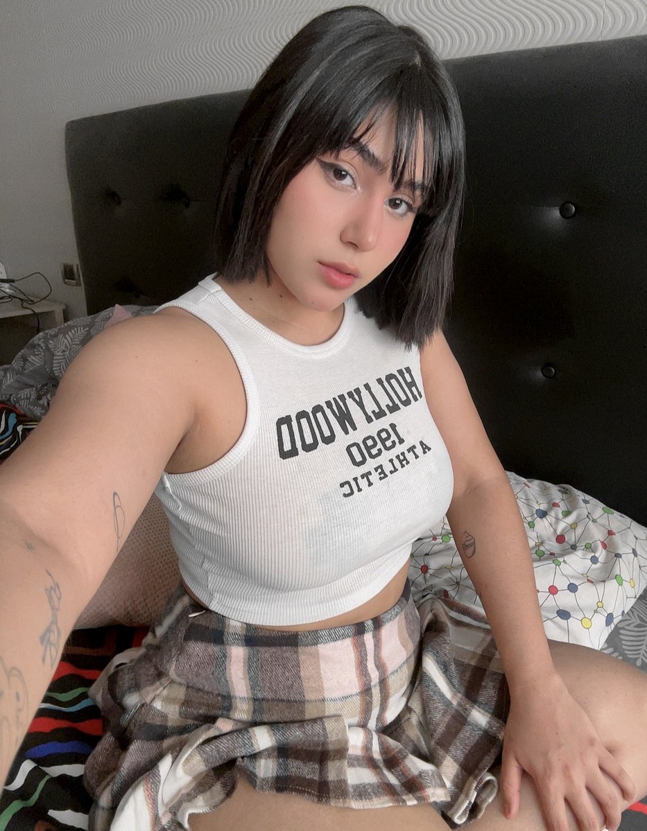 peachylannaa's tweet photo. Is your pickle thick?? i need to know https://t.co/fLUkY3mwn2
