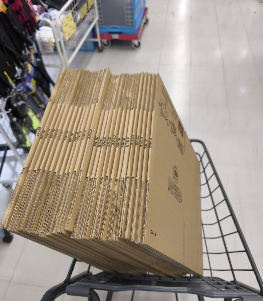 Te1ne's tweet photo. この量のダンボール買うの初めてやわ https://t.co/3Vn6aKiXkx