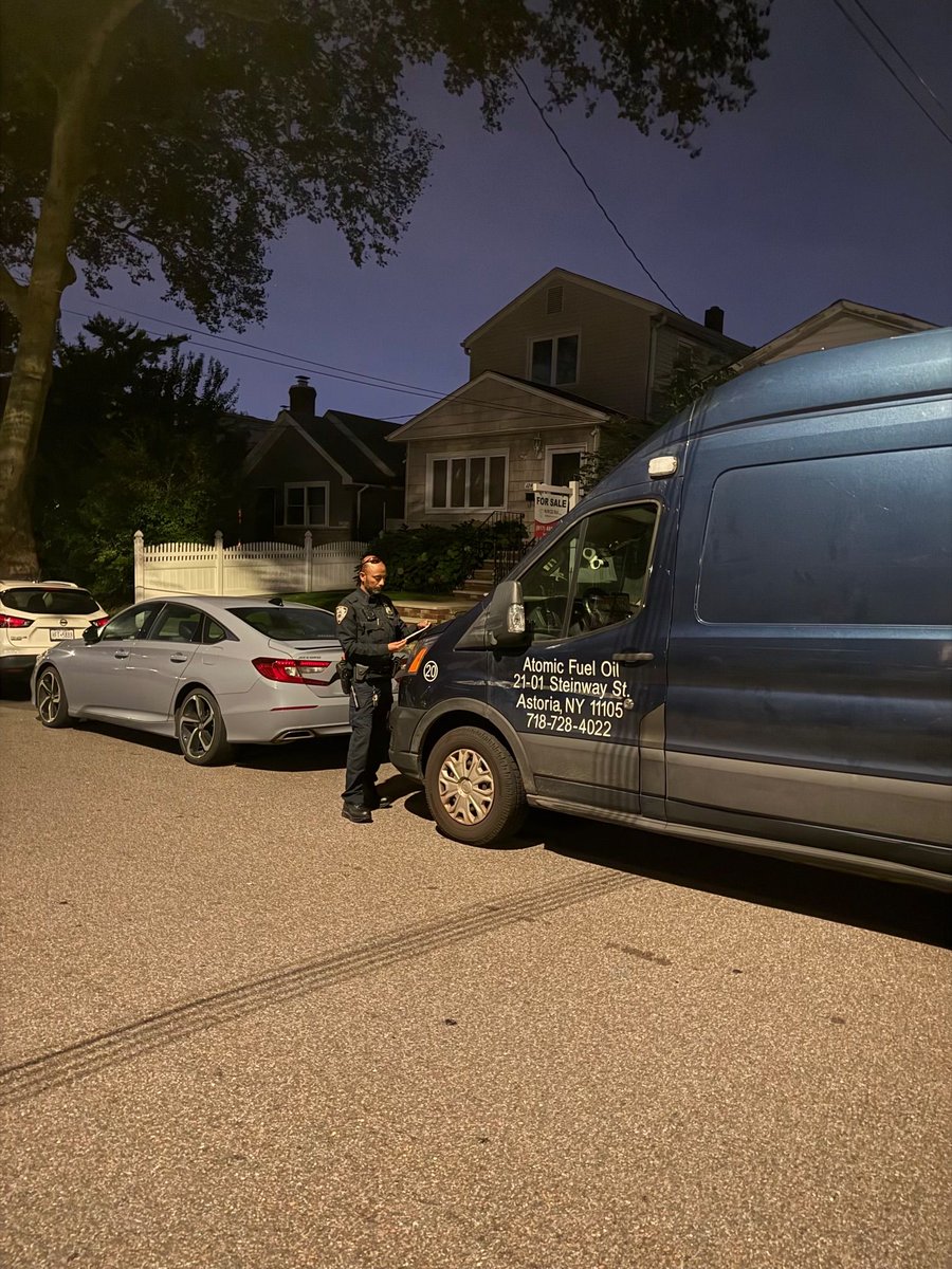 NYPD109Pct's tweet photo. Our officers were out enforcing: commercial vehicles are prohibited from overnight parking on residential streets in NYC from 9 PM to 5 AM. Violators may receive a summons. Let’s keep our neighborhoods clear! https://t.co/tq2dfxSmem