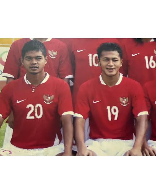unmagnetism's tweet photo. udah bertahun tahun nonton timnas
mulai dari jaman striker zainal arif, saktiawan sinaga, budi, bepe, irfan bachdim, boaz, wanewar, beto, el loco dll
trus sekarang berganti jaman ke ole, ragnar dan yg paling muda mitch baker

selalu kecewa krn gagal juara di level asean
malam ini semoga kekecewaan itu berakhir
6 kali jadi runner up asean
malam ini harus juara🇮🇩🇮🇩🇮🇩🔥🔥🔥🔥🔥