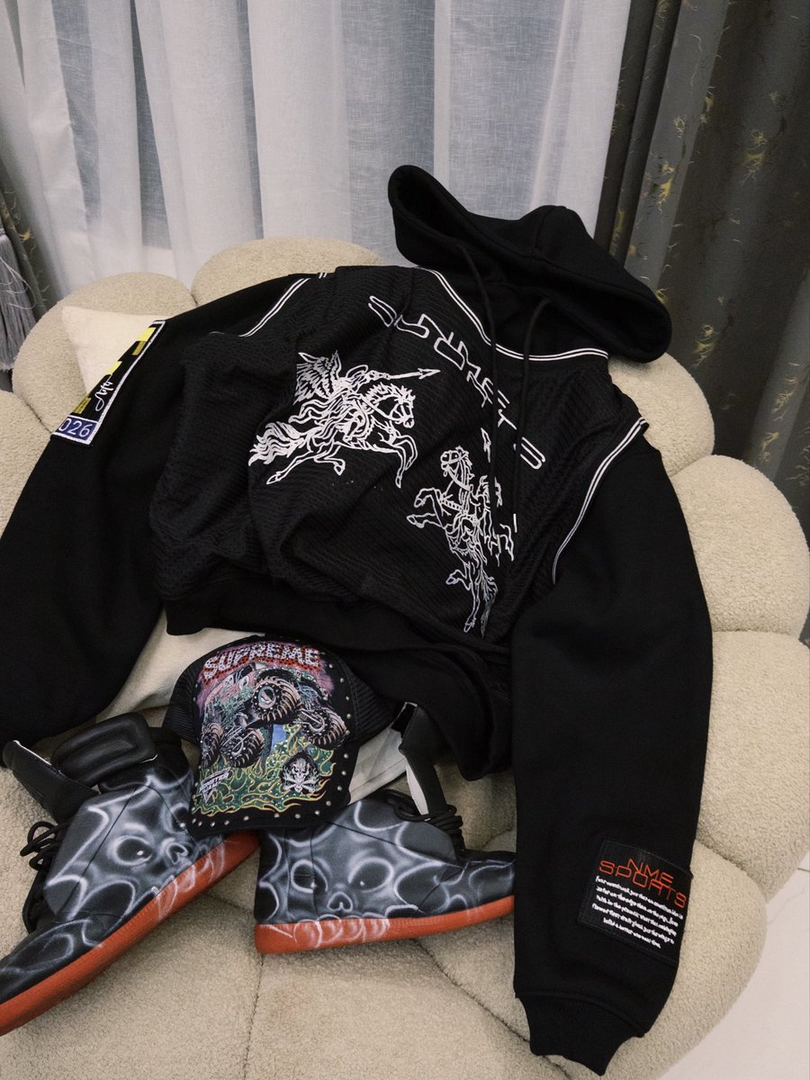 Faithvsfea15661's tweet photo. BB hoodie https://t.co/dbciYS4s0R