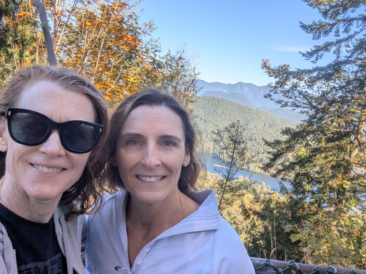 perfinker's tweet photo. Super sunny Fall weekend and lots of time outside 🍁 🌿  Just what I needed! https://t.co/VJJbW6lYqD