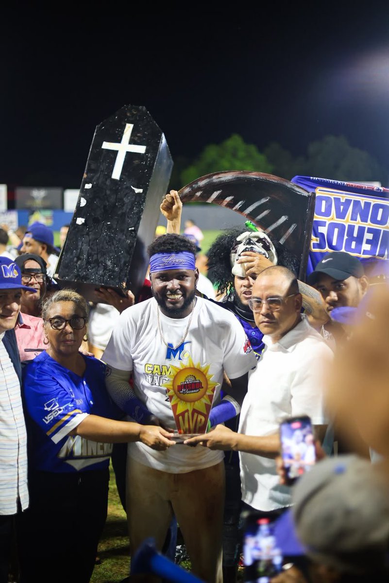 ElTioElie's tweet photo. Michael De León, Jugador Más Valioso de la #FinalDelVerano.
@LigaDeVeranoRD https://t.co/JC96vVt5Kt