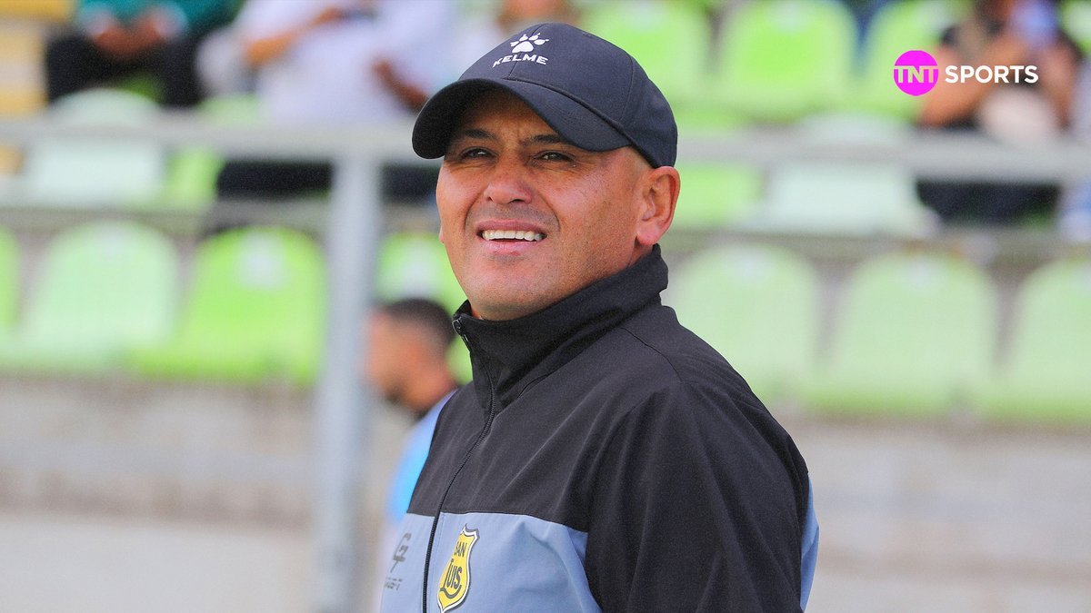 AbranCancha8's tweet photo. Chupete Suazo tiene segundo a San Luis en la Chilean Championship 
¿Logrará el ascenso el Hombre venido del planeta gol? https://t.co/8ppEA9oOnu