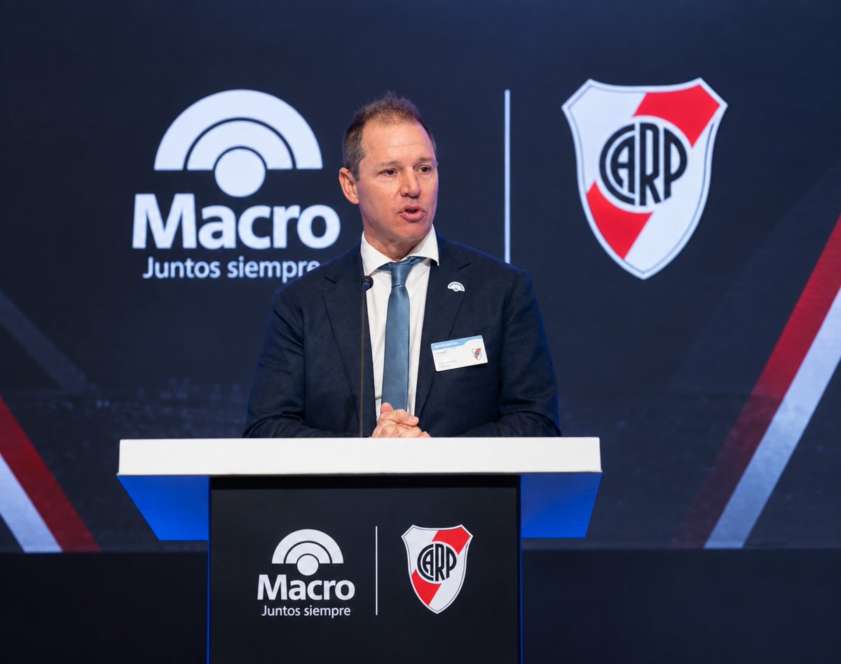 BocaJrsCT's tweet photo. 🚨💲Hay que decir LA VERDAD de por qué llevaron a este burro a la Selección Argentina.

#Scaloni y su CT son empleados de #River a traves del banco Macro (Brito). Los millones que le pagan en concepto de "publicidad" en realidad es una fachada del verdadero motivo: 

VALORIZACION ARTIFICIAL DE JUGADORES Y MARKETING ENCUBIERTO.

Simón, que nadie sabe donde juega y cuyo 50% del pase pertenece a River (sorpresa), fue convocado a la Selección y llegó sin jugar NI UN SOLO minuto en los últimos 2 meses en su club. ¿En qué cabeza cabe esto?

Ningún medio habla de esto, porque son cómplices junto a los representantes en esta estafa. Así como Simón, hay decenas más de jugadores que el propio periodismo se encarga sistemáticamente de inflar ridículamente en cada partido y programa, con halagos permanentes que no se condicen con la realidad. Lo hacen para instalar un relato poco a poco y preparar el terreno para que cuando llega la convocatoria de Scaloni, no parezca algo descabellado.

Así hicieron con Freitas, Andrada, Beltrán, Rivero, M Quarta, Solari, Moreno (el que era mejor que Paredes), y muchísimos mas en los últimos años. Ni hablar de que le dieron la 10 a Mastantuono.

Le quitan prestigio a la Selección Argentina, la usan para hacer negocios privados y engañan a los hinchas.

Lo hacen de manera descarada porque los medios, quienes son los que deberían exponer esta locura para que todo el mundo se entere, se llenan los bolsillos siendo cómplices y operando en favor de quienes ya se sabe.