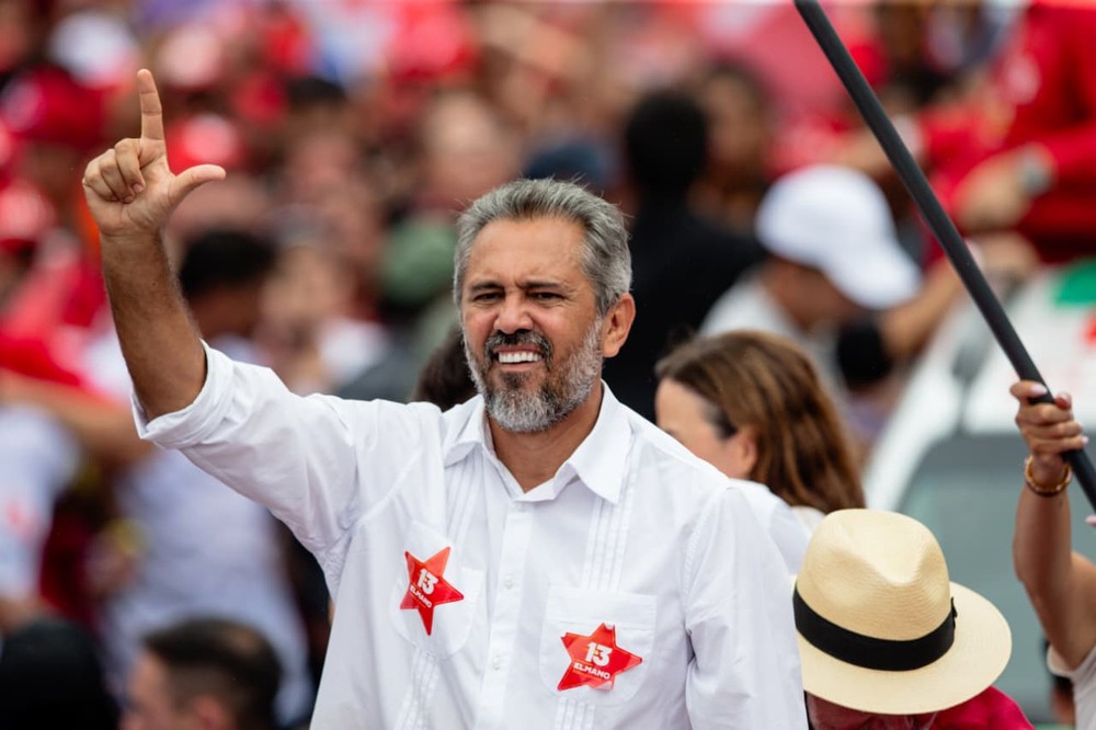 g1's tweet photo. Elmano de Freitas (PT) é reeleito governador do Ceará https://t.co/rAlCW8iHnH #apuração #eleição2026 https://t.co/UreNOTX3bN