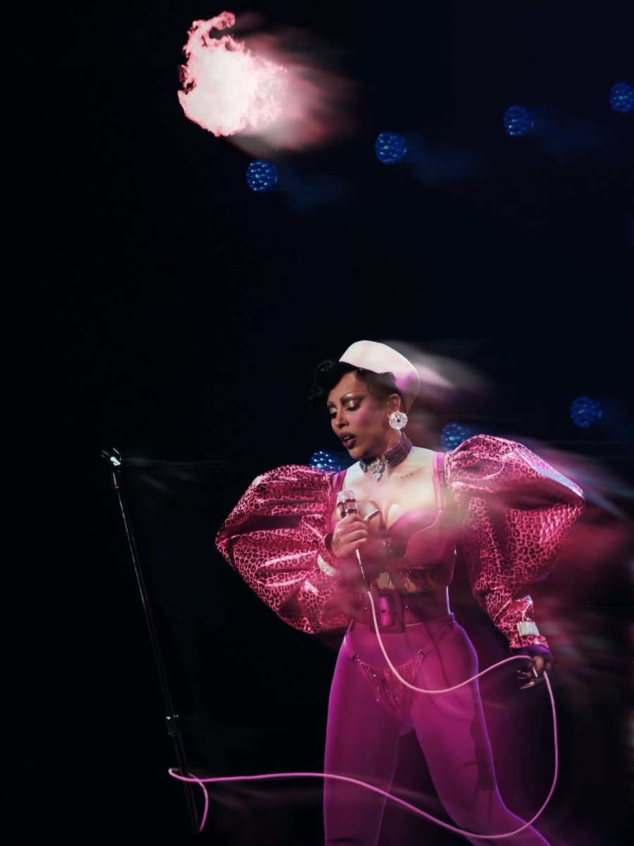 DojaHQs's tweet photo. Doja Cat in Chicago 
#TourMaVie 

📷: @gixorgiarose https://t.co/2xlrdxJvcS