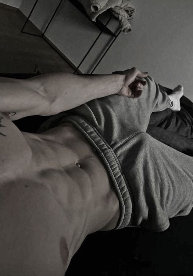 _unholydesire's tweet photo. ﾒ 

   ——

           this is not a seductive sunday. 💭 https://t.co/QxSfC2cR01