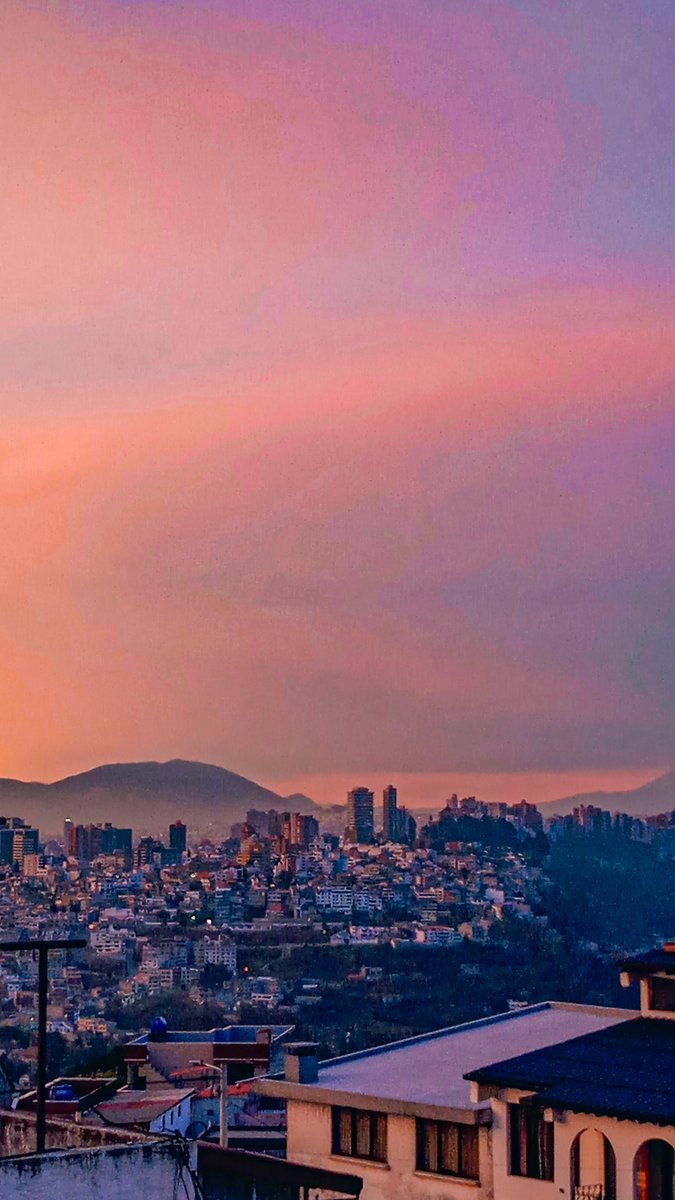 airinvi's tweet photo. Después de la tormenta, vierne la calma 🥰 #Quito después del #cordonazo nos regala un atardecer majestuoso #lluvia #04OCT2026 https://t.co/0iWfSdJuPW