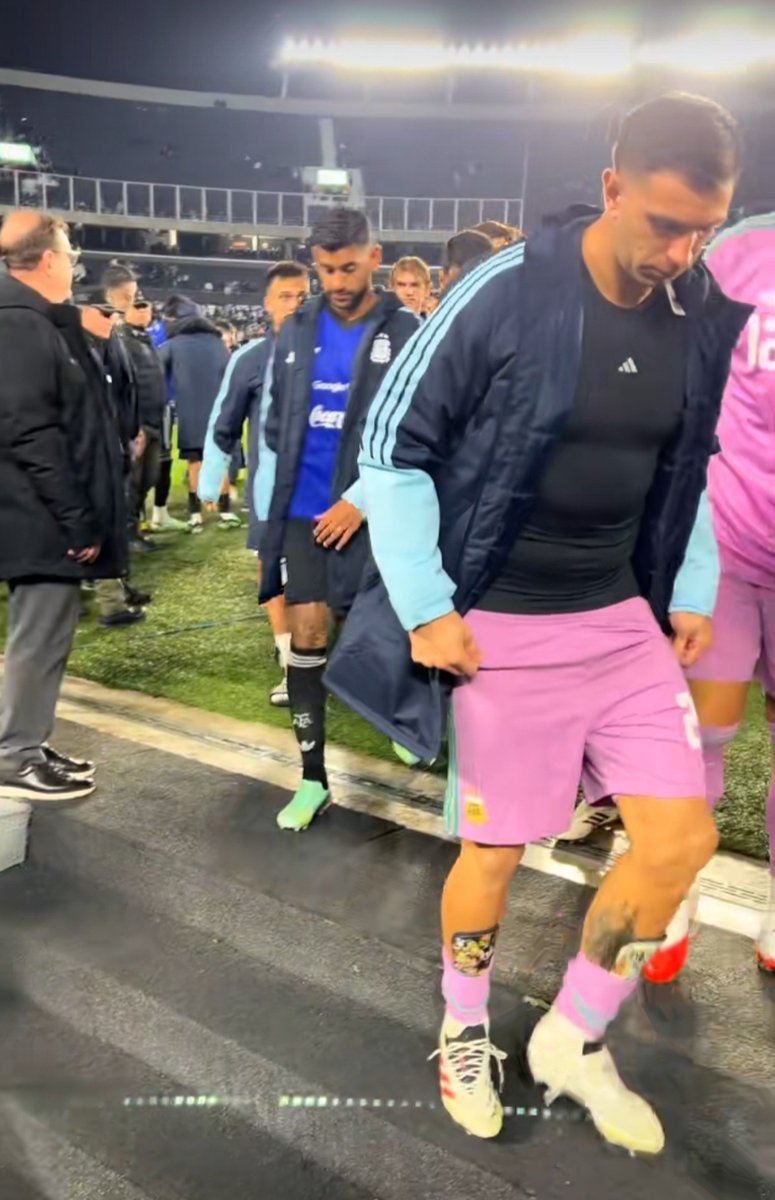 JockMorbo's tweet photo. EXIJO VER ESA FOTO DEL DIBU MARTÍNEZ EN CALZA DE OTRO ÁNGULO 🤤🔥

#DibuMartinez #Dibu #SeleccionArgentina #hot https://t.co/N3h0Irlcrt