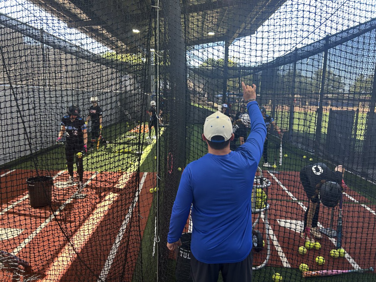 TulsaElite2829's tweet photo. Camping on Tulsa Time!! Loved our time with @djgasso and crew at TU today!! 💙✨🧡 https://t.co/8MraXogUql