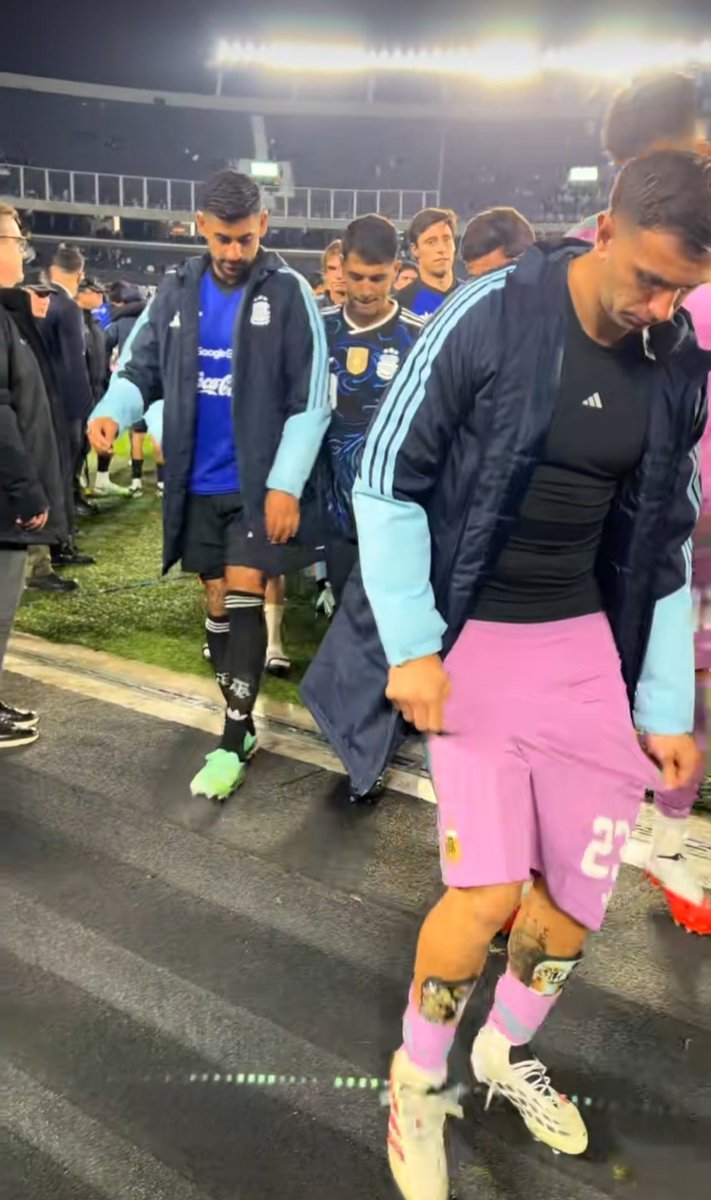 JockMorbo's tweet photo. EXIJO VER ESA FOTO DEL DIBU MARTÍNEZ EN CALZA DE OTRO ÁNGULO 🤤🔥

#DibuMartinez #Dibu #SeleccionArgentina #hot https://t.co/N3h0Irlcrt