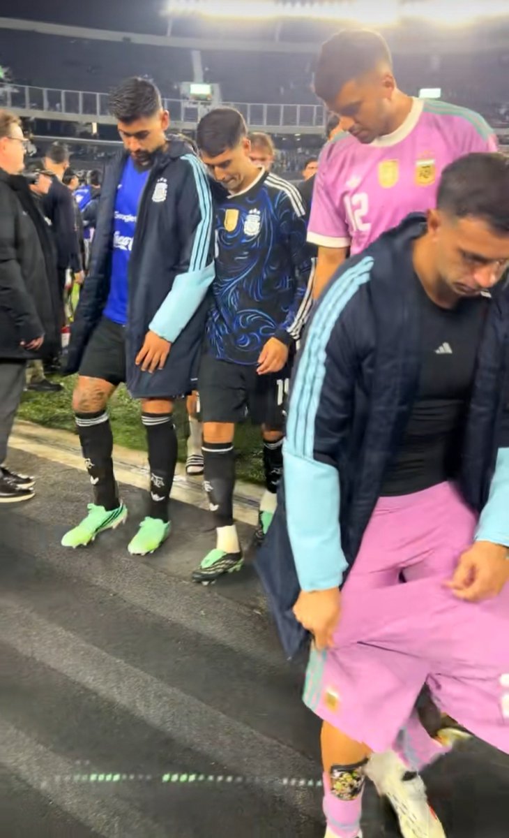 JockMorbo's tweet photo. EXIJO VER ESA FOTO DEL DIBU MARTÍNEZ EN CALZA DE OTRO ÁNGULO 🤤🔥

#DibuMartinez #Dibu #SeleccionArgentina #hot https://t.co/N3h0Irlcrt