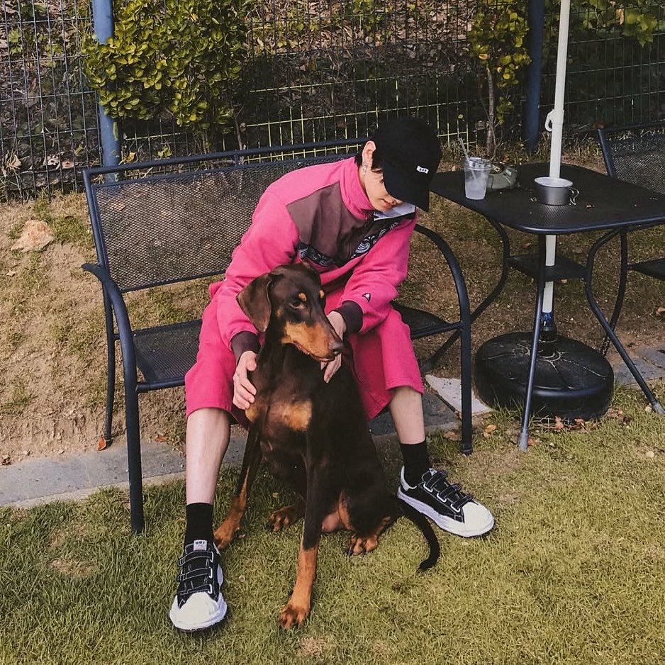 vioIau's tweet photo. BAM'S DAD CAME HOME 😭 https://t.co/XMMePymGSL