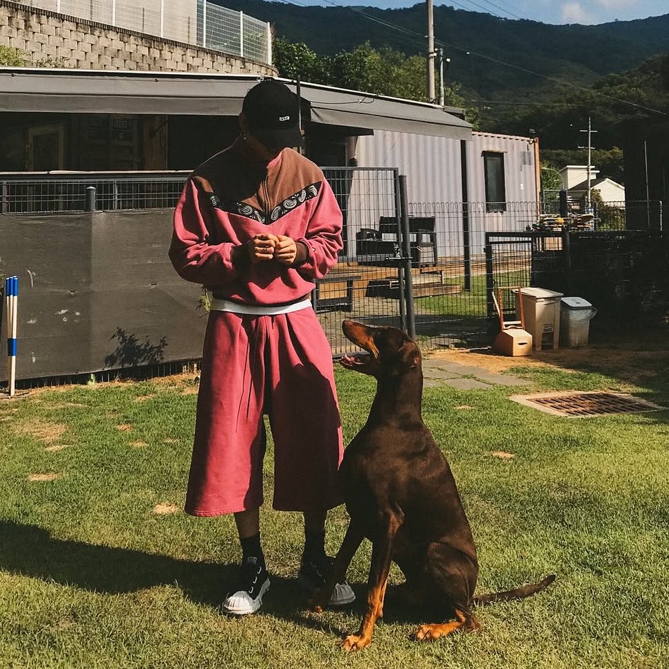vioIau's tweet photo. BAM'S DAD CAME HOME 😭 https://t.co/XMMePymGSL