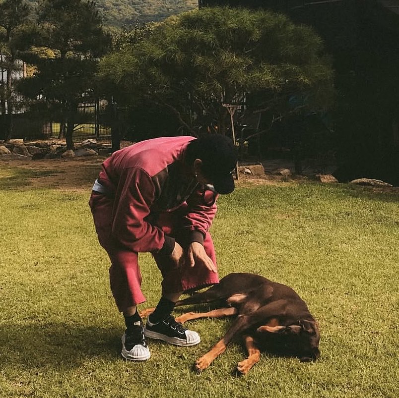 vioIau's tweet photo. BAM'S DAD CAME HOME 😭 https://t.co/XMMePymGSL