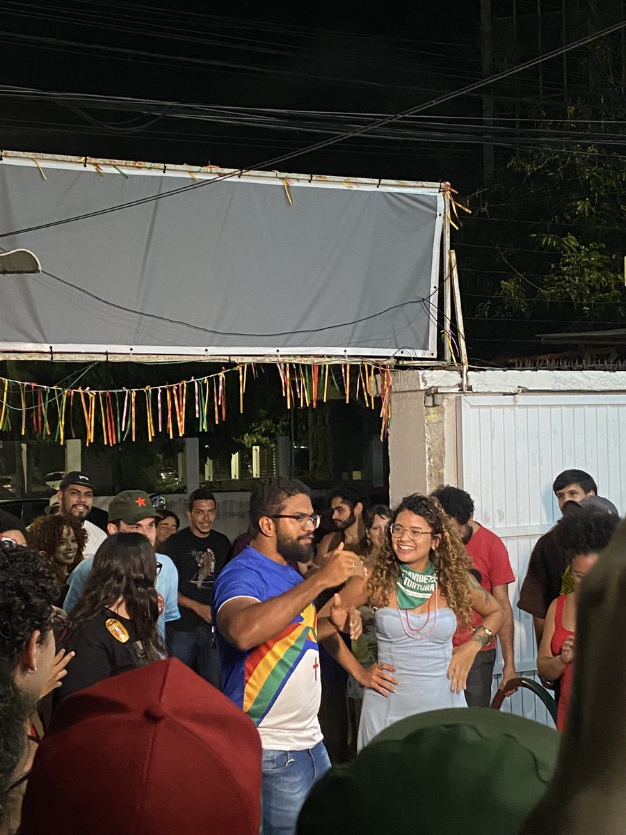 bibsoars's tweet photo. MEU DEPUTADO FEDERAL É COMUNISTA, É RADICAL E O NOME DELE É JONES MANOEL 🚩🦀⭐️🇧🇷 https://t.co/w3IIxlGvOE