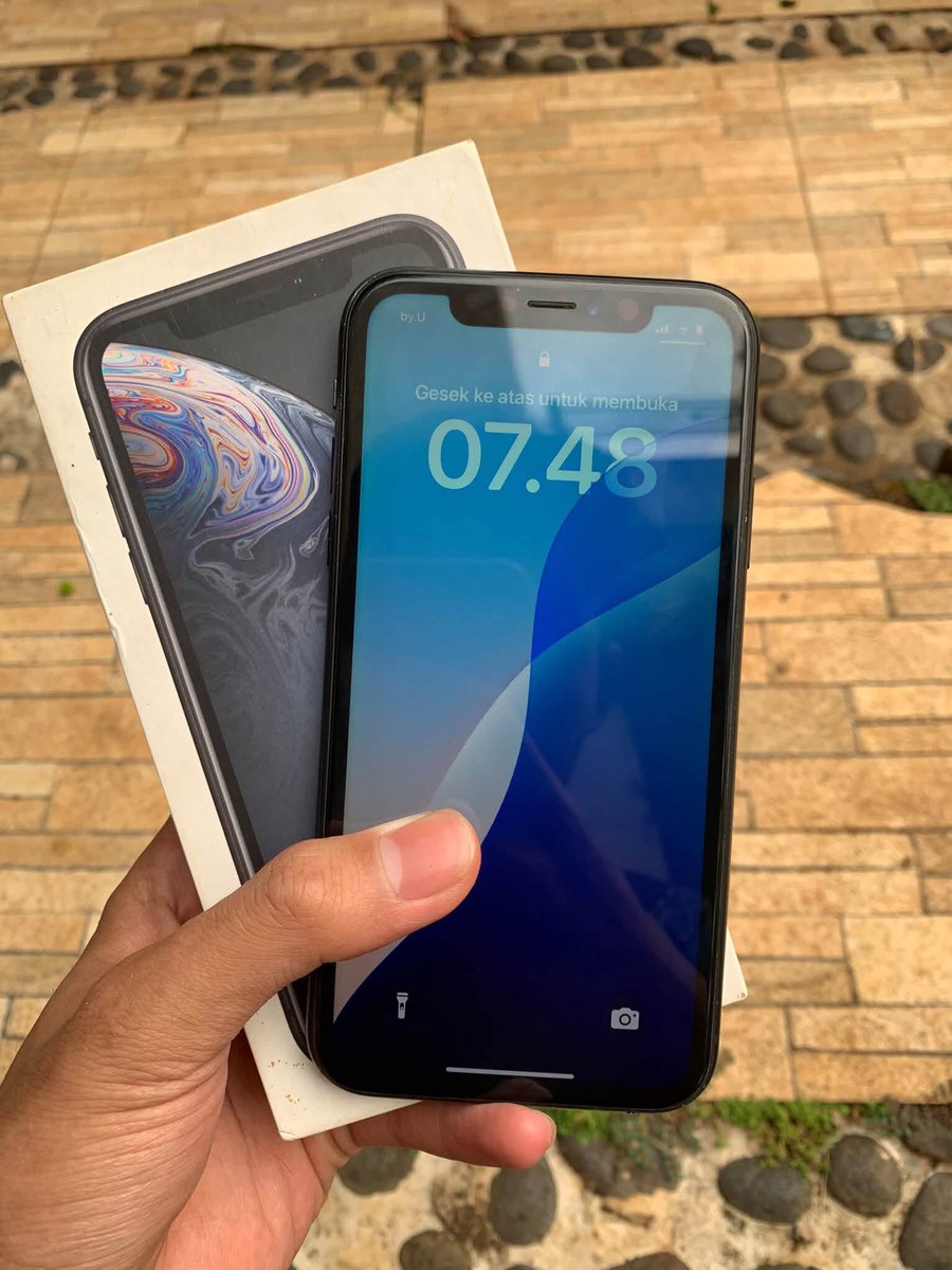 chocoavocal's tweet photo. mau jual iphone xr 128gb ex ibox 
jual krena udah ga ku pake ambil aja brp negoin aja . masih bagus normal semua belm prnh ada kendala. minus bh aja udah 85% tp msh normal awet ga drop.
jual 2.200.000 aja ambil lgsung .
di utamain cod lgsung ya cek d tmpt. dm https://t.co/6DOBWmo0gk
