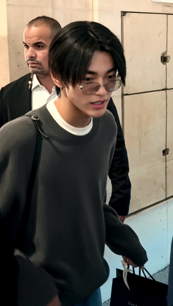 konoiskono's tweet photo. 261005

KEONHO AT CHANEL PFW

#KEONHOxCHANELSS27 
#KEONHO @CHANEL 
#건호 #CORTIS https://t.co/EqRTm8lRWb