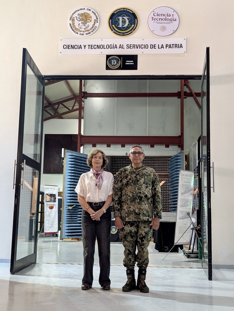 rosauraRuiz4's tweet photo. La tarde de ayer visitamos, junto al Almirante Secretario Raymundo Pedro Morales Ángeles, el Instituto de Investigaciones y Desarrollo Tecnológico (ININDETEC) de la @SEMAR_mx en la comunidad de Antón Lizardo, cerca del bello Puerto de Veracruz.

Además de supervisar los avances de la primera etapa de “Apixqui”, el Sistema Interinstitucional de Monitoreo Metoceanico y Alerta Temprana de Eventos Extremos, nos presentaron varios proyectos de desarrollo tecnológico avanzados que muy pronto estarán listos para beneficio del pueblo de México.

Entre ellos, el Director del Instituto y su equipo nos mostraron simuladores de vuelo, equipos y protocolos de telecomunicaciones y sistemas de defensa y monitoreo. Todos diseñados y ensamblados en sus propios laboratorios.

Finalmente constatamos los avances del proyecto conjunto de dron "Quetzal", el más grande y avanzado de una familia de vehículos aéreos no tripulados fabricados por la Marina y optimizados por los Centros de la @Secihti_Mx.

En el gobierno de la Presidenta @Claudiashein la ciencia y la tecnología están al servicio de la Patria.
