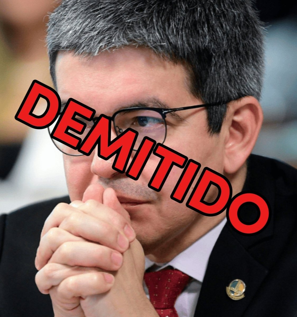 SidnelsonEu's tweet photo. GENTEEEEEE

RANDOLFE RODRIGUES também está OFICIALMENTE DEMITIDO!

Vai conseguir emprego de OFFICE BOY NO SUPREMO.

😂😂😂 https://t.co/1aabMspcso