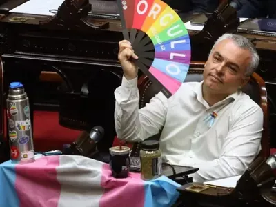 GordoVlad's tweet photo. Les presento a Esteban Paulon, el tipo que mejor la vió.
- Mete una denuncia contra los gordos de La Misa y se la archivan.
- Pondera la vida en Brasil en una entrevista en vivo y le roban el celular.
- Apoya abiertamente a Lula y pierde.

Todo lo que toca este degenerado lo hace concha jaja.