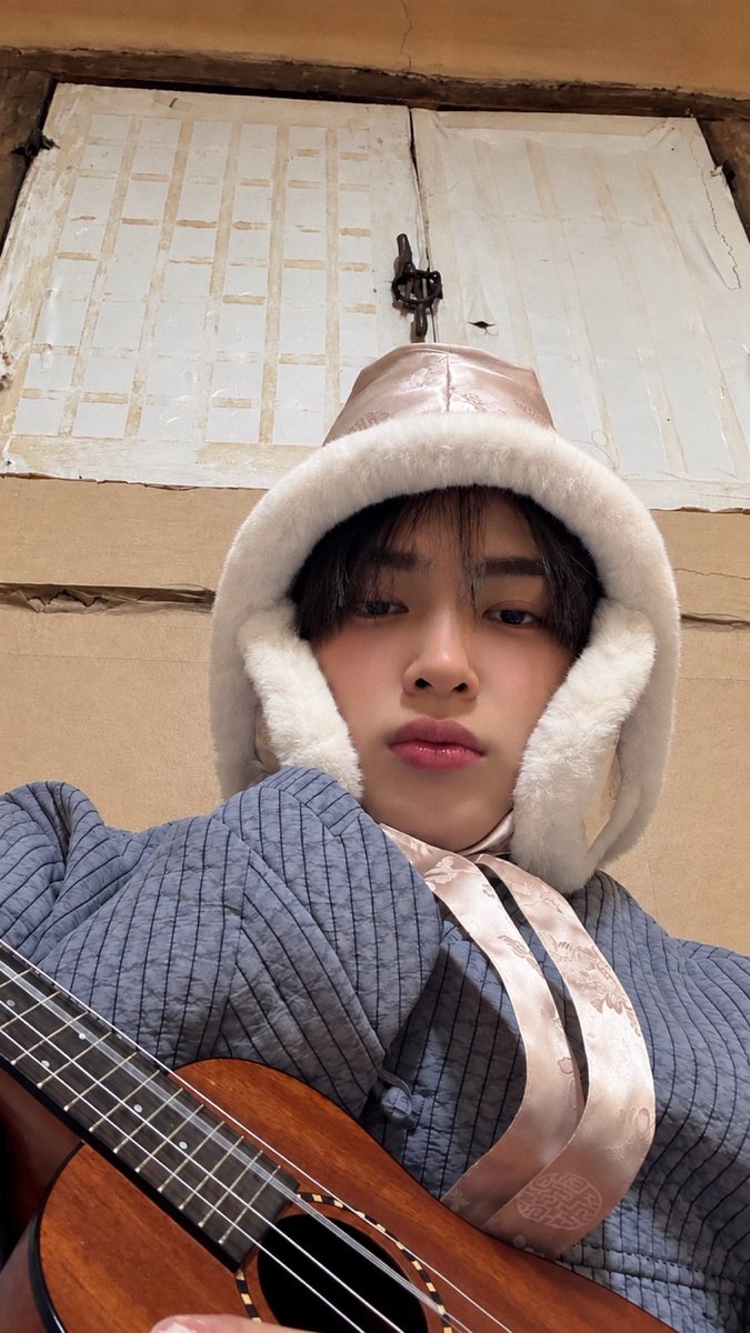 tetecoidezinha's tweet photo. girlkeon https://t.co/MOsms3RfyM
