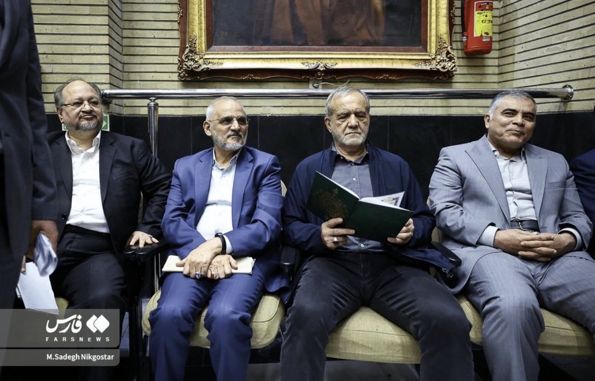 Abis2027's tweet photo. @mahmoud_iranii ولی صاحب داشت، رفته بود حکم عزل بگیره! https://t.co/AFU04pmR9e