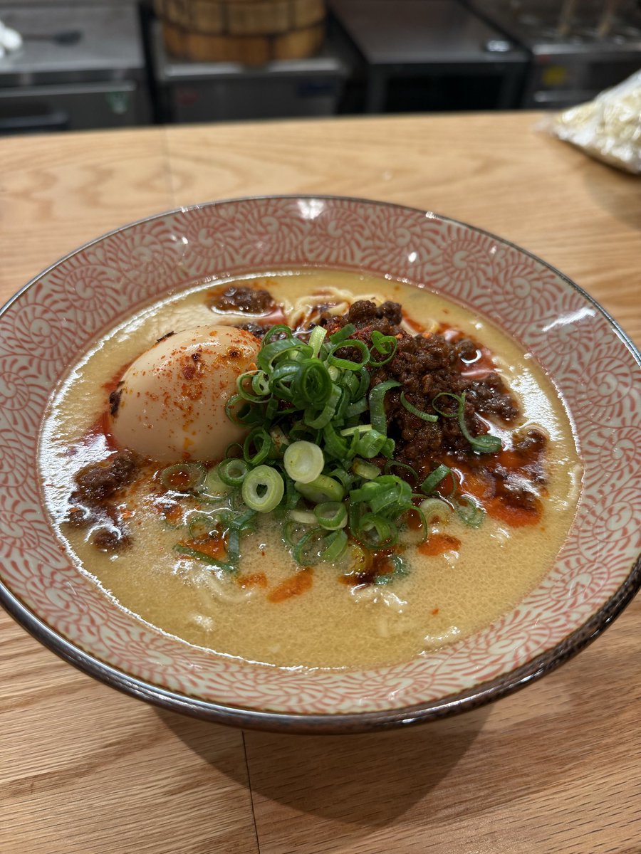 ramen_makisada's tweet photo. 京都に来たら、
この一杯を知らずに帰らないでほしい。

中華料理人が本気で作るラーメン。

「ラーメン まきさだ」

🔥10/2本日から担々麺スタート🔥

本日11:30〜14:00・17:30〜21:00

📍京都・地下鉄烏丸御池.丸太町徒歩6分

#ラーメン #グルメ #京都
#ランチ #観光 
#kyoto #おすすめ https://t.co/jGQO3etNI7