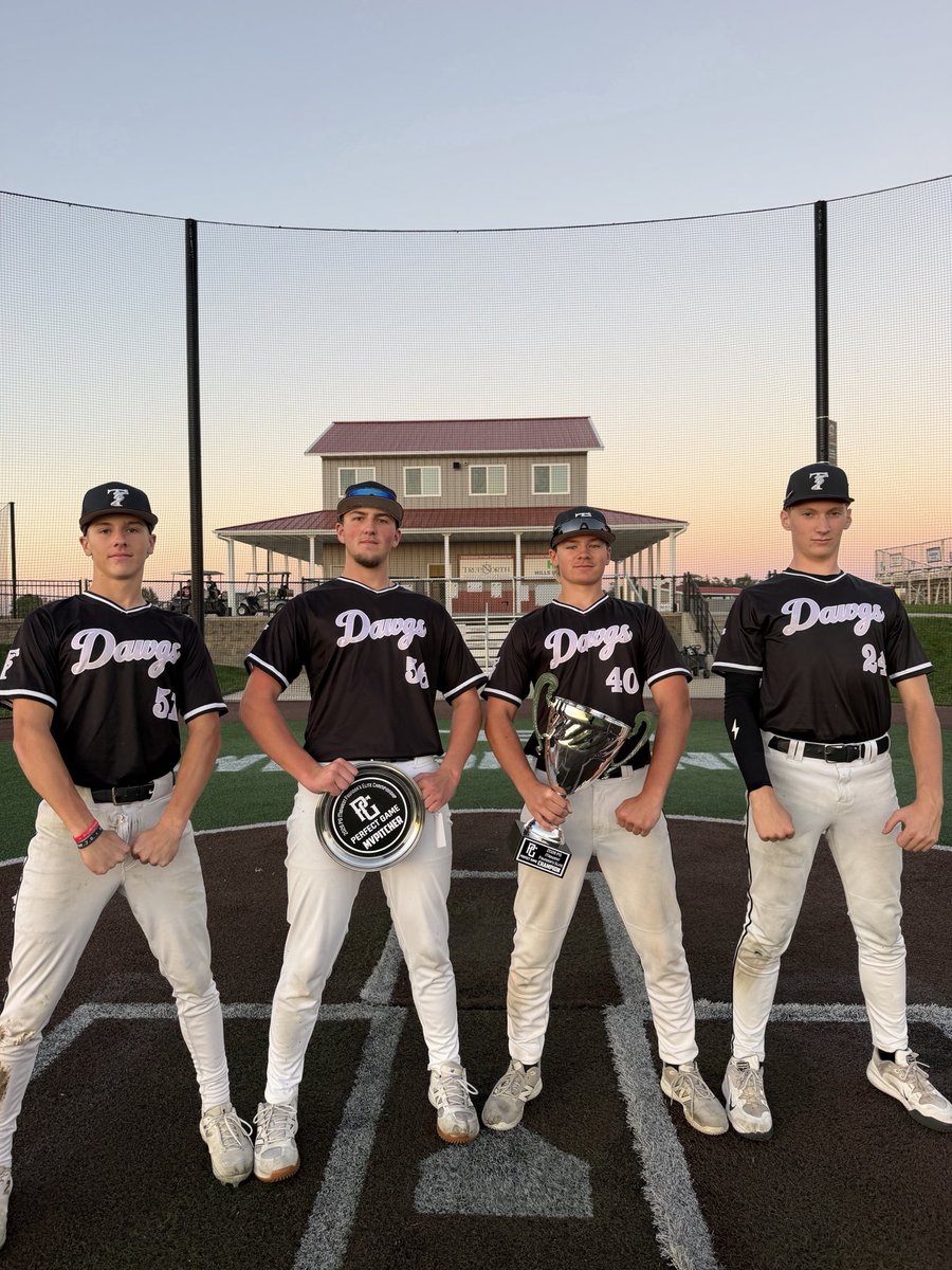 3TsBaseball's tweet photo. 16u Dawgs win @IowaPG MW Founders tournament in high score 14-11 Championship game to finish 4-0

DOTW
@TommyWhite61070 CG SO + 5Hs 3RBI
@wyatt_jay86287 CG SO 11Ks (MVpitch)
@ryan_kepley 5IP 1ER + 2HRs 2B n 7RBIs in championship
@adam_slife 7Hs 2 2Bs and 6RBI

@ToranShahidi3Ts https://t.co/68L7JDqfej