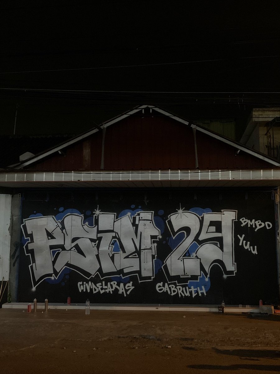 GabruthBrigade's tweet photo. Psssshh sssshhh klontang klontang
Kegiatan malam 🎨🖌 https://t.co/XdIg7cK0AE
