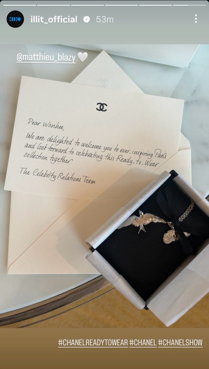 illitroom's tweet photo. ୨୧ 𝐈𝐋𝐋𝐈𝐓 𝐈𝐍𝐒𝐓𝐀𝐆𝐑𝐀𝐌 𝐔𝐏𝐃𝐀𝐓𝐄

CHANEL menyambut kedatangan WONHEE untuk menghadiri CHANEL Spring-Summer 2027 Show di Paris!

Wonhee menerima hadiah dan pesan dari CHANEL Celebrity Relations Team menjelang show🥹✨

#CHANELSS27xWONHEE
#WONHEE #원희 #ILLIT #아일릿 https://t.co/oekwq7nDKk