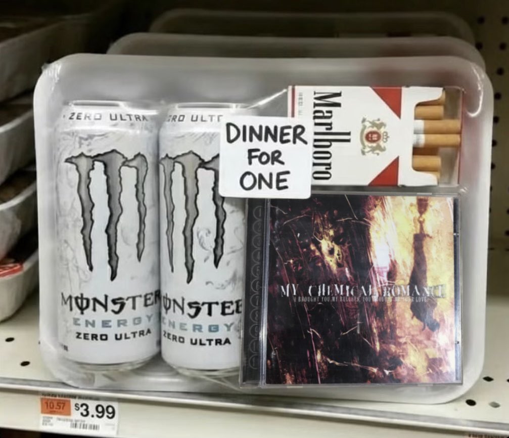 gorebugs's tweet photo. average dinner in october https://t.co/73nKgmseDh