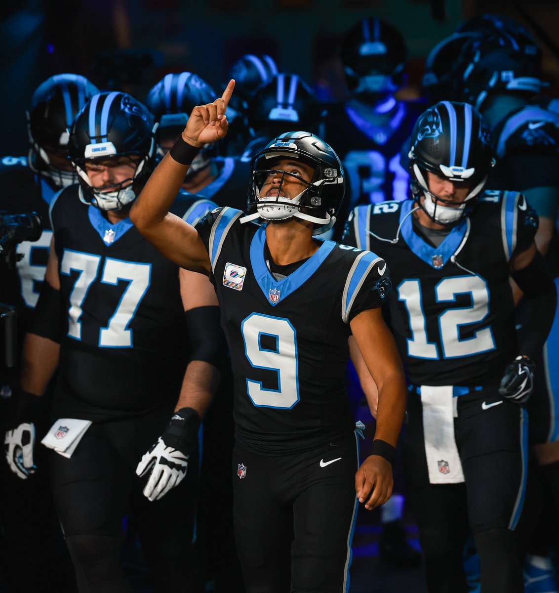 charlottevibe's tweet photo. Primetime. Under the lights. ☝️
Bryce Young leads the Panthers out of the tunnel as Carolina gets ready for Sunday Night Football against Detroit. Predictions?
Time to go. #KeepPounding #DETvsCAR
Staff 📸: Patrick Schneider https://t.co/dZsZVeTLbe