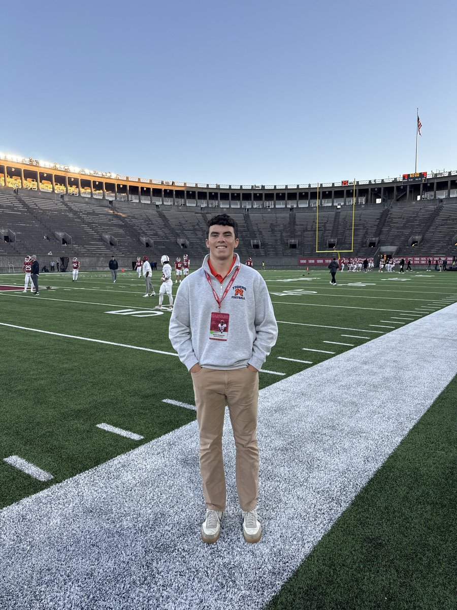 Jamesfitzz12's tweet photo. Had a great Gameday visit to Harvard yesterday.  Thank you @MicFein and @Coach_Joel_Lamb for the invite. Great talking with you and touring the facilities and so fun to see such an incredible game!
Can’t wait to get back!

@HarvardFootball @Coach_Aurich @Coach_Johnson76 @CoachJimJackson @Ryan_Kalukin @MamkFootball @vitron5