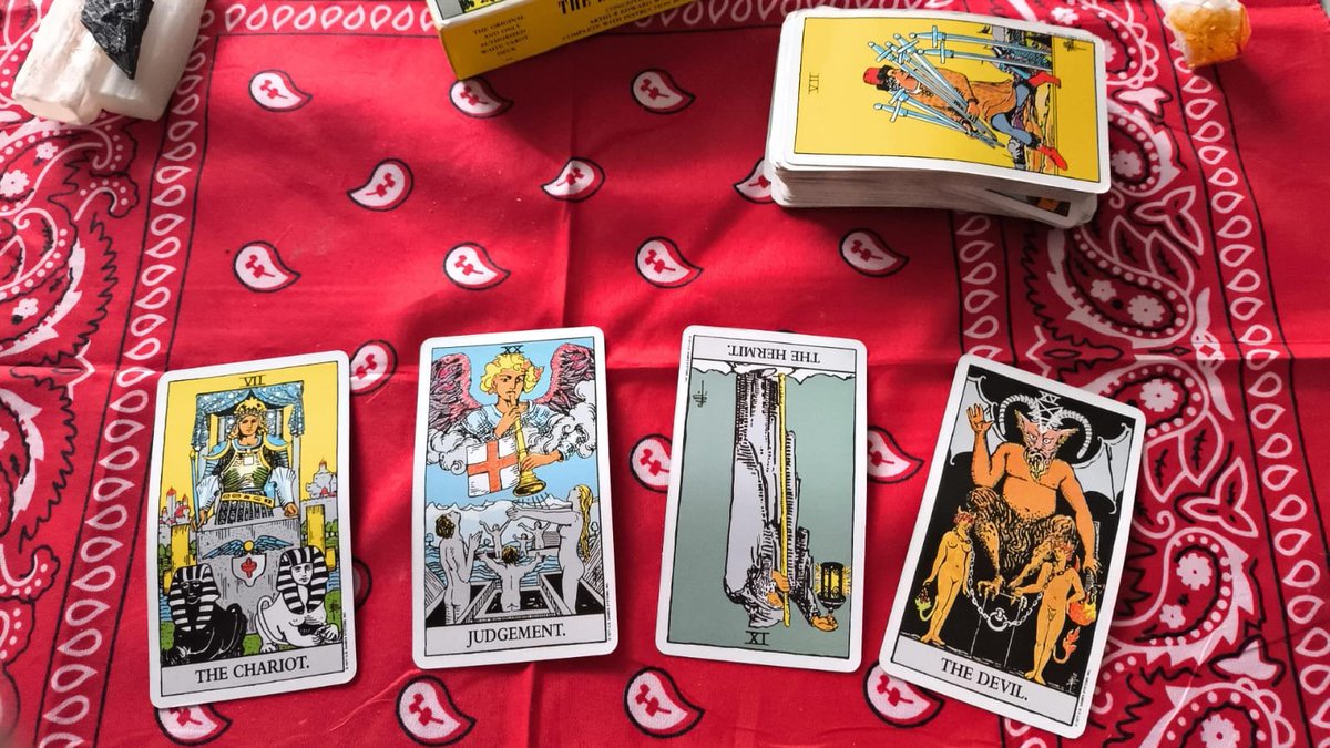L1ttleKatharsis's tweet photo. Horita que encontré la captura justamente sale el diablo que tiene que ver con vicios... 
Una página mas a mi diario de lecturas pero a que costo https://t.co/8a5QzWypI1