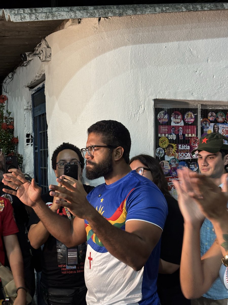 grazylacerdaa's tweet photo. SILÊNCIO ESTOU VENDO O MAIS NOVO DEPUTADO FEDERAL DE PERNAMBUCO!

É UM COMUNISTA NO CONGRESSO NACIONAL https://t.co/LHrDmvK6Vu