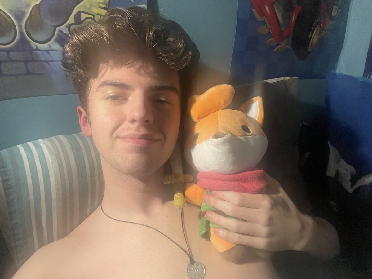 zeldawook's tweet photo. reunited with da fox, goodnight guys :))) https://t.co/CUNxkSEFUl