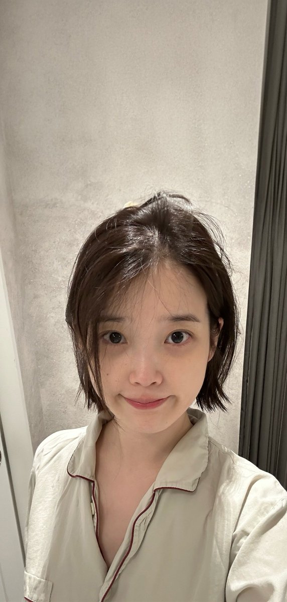 wyjc516's tweet photo. 아이유시 
IU Instagram 
mobile wallpaper 
#아이유 #IU
#유애나화력은_스밍으로부터
#애나야_스밍하자
#이별로부터 #UnknownPlanet
#Dear_my_crazy_soulmate https://t.co/Tog2LWl26w