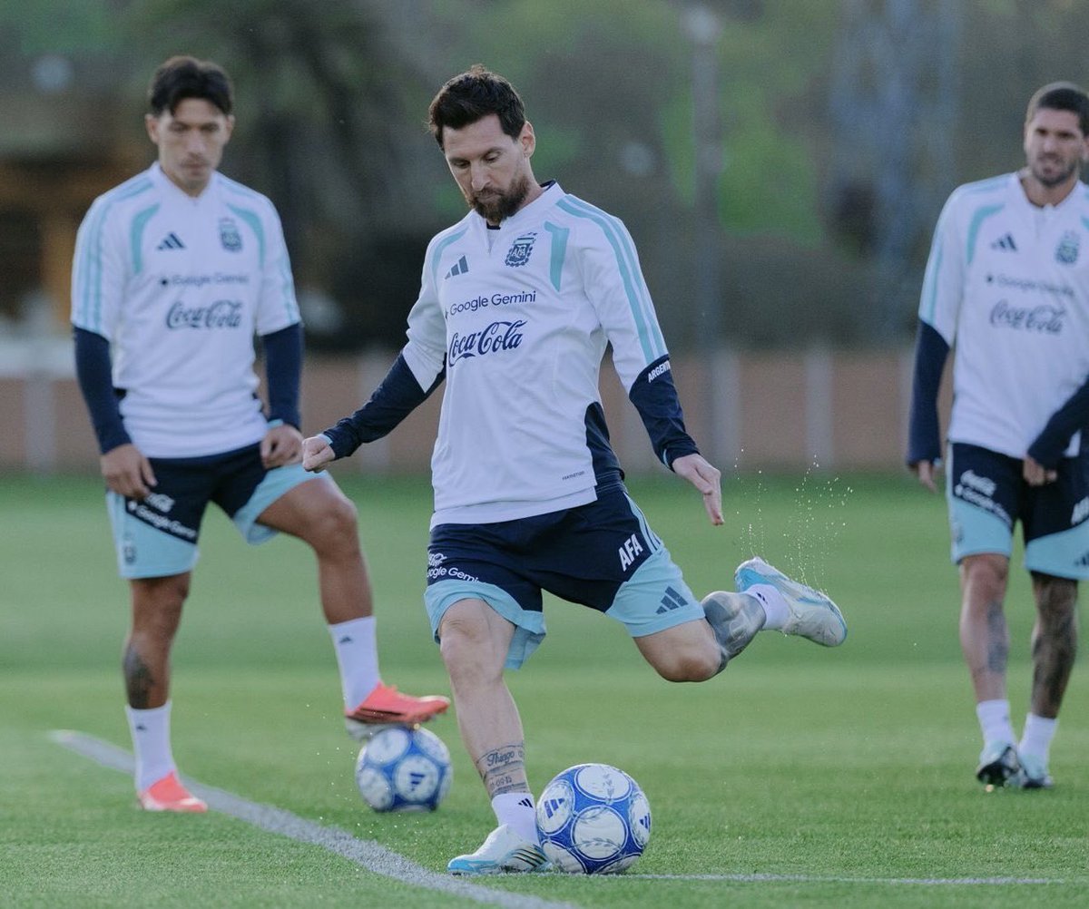 AlbicelesteTalk's tweet photo. 🚨 LEO MESSI TRAINING 🥹❤️ https://t.co/qik2sFpHVS