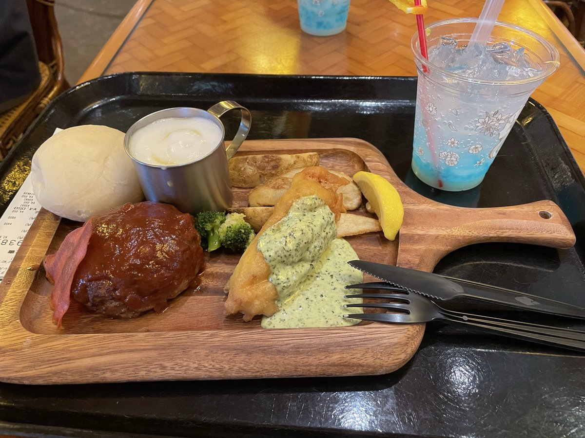 soranom3's tweet photo. 週末ユニバに行ってきた！
フリーレンコラボやってたよ！ https://t.co/N4AHAAAuol