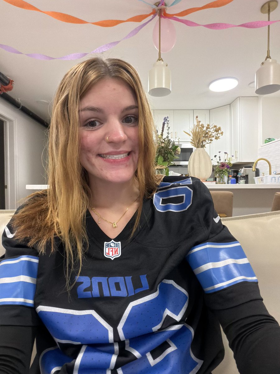soberdaddy2's tweet photo. Let’s go lions 🦁
@Lions
@BarrySanders
#TeamBeaudry
#OnePride https://t.co/HfyKNx85fJ
